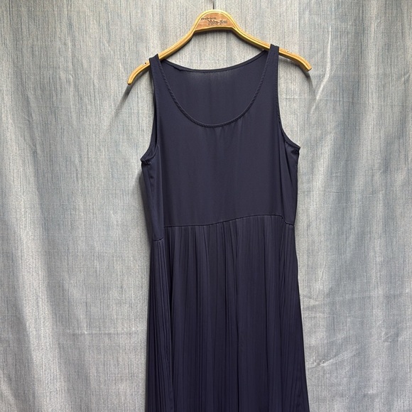 Elegant Navy Blue Sleeveless Dress size medium - Picture 2 of 6